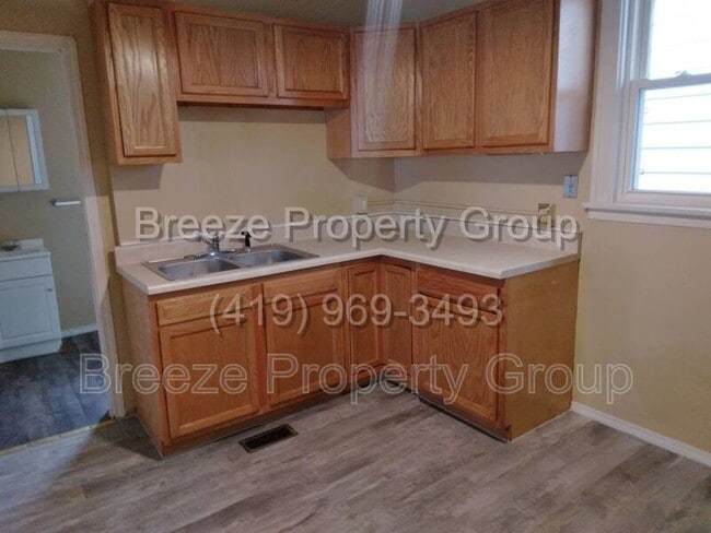 Photo - 17 E Oakland St