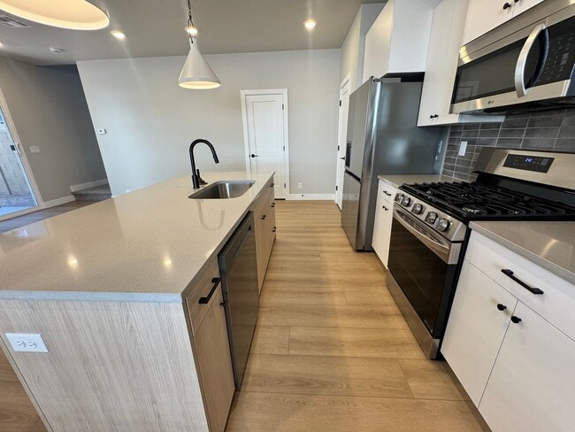 Photo - Coral Canyon 4-Bedroom End-Unit Townhome! Brand New!!