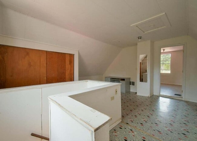 Photo - 64 White Pl