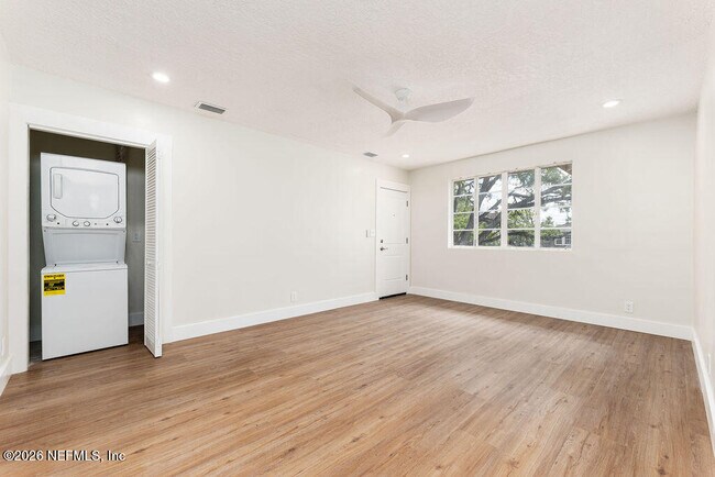 Photo - 2247 Riverside Ave Unidad 5