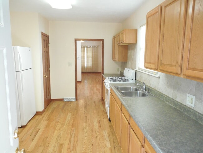 Building Photo - 906 23rd St Rental