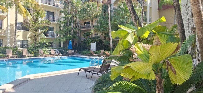 Building Photo - 9301 SW 92nd Ave Unit A402