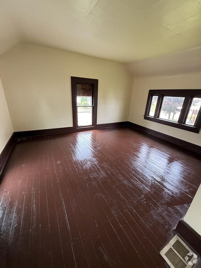 Building Photo - 3 bedrooms 1.5 bath in peaceful and beauti... Rental