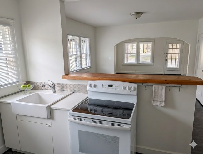 Photo - 723 E 54th St