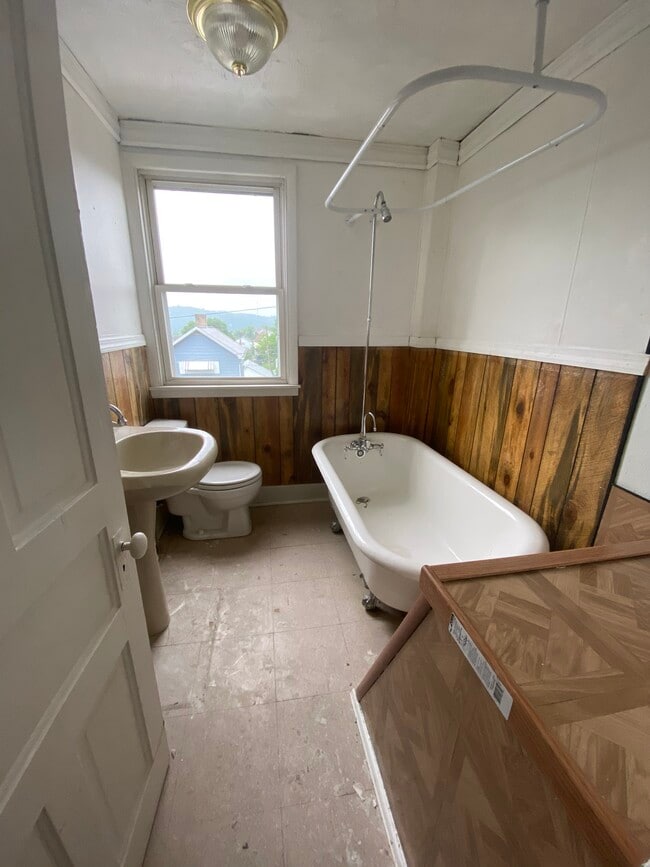 Photo - 207 Emerson St