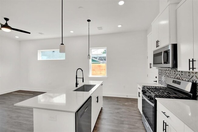 Photo - 7603 Carver Ave