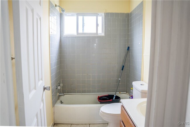 Building Photo - 120 S Bellinger St Rental