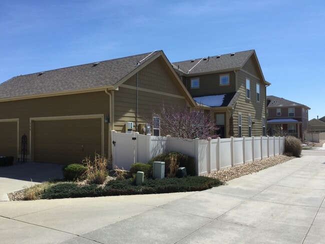 Exquisite Paired Home in Coal Creek Village - Exquisite Paired Home in Coal Creek Village
