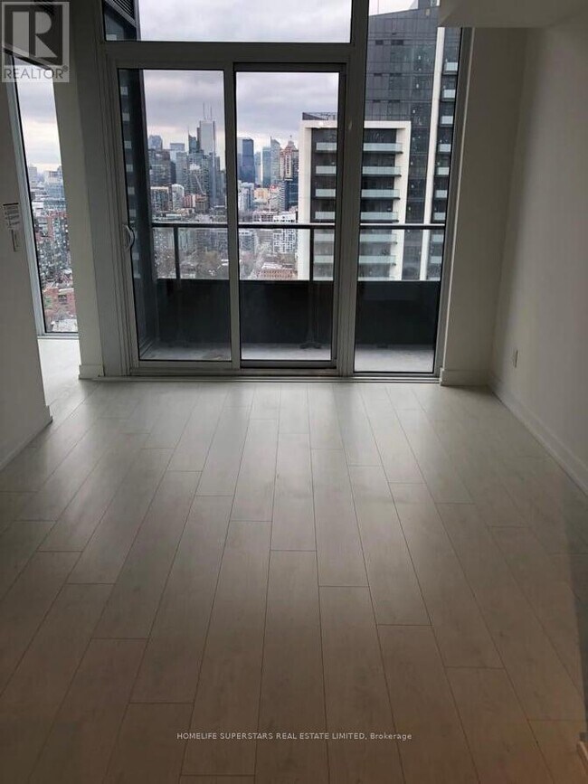 Photo - 19 Western Battery Rd Unité Ph1