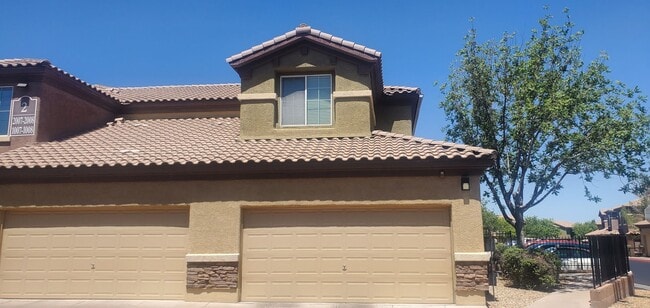 Building Photo - Stunning Condo with Attached Garage