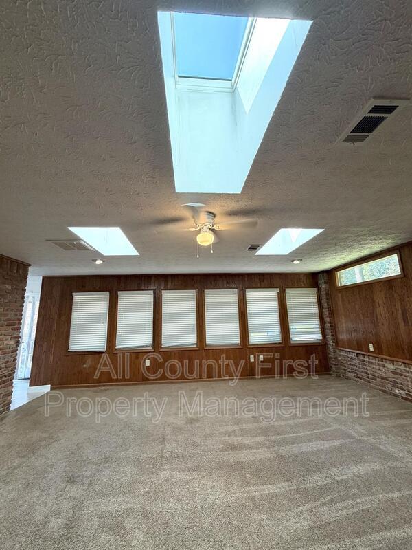 Photo - 170 Port Antonio Ct SW
