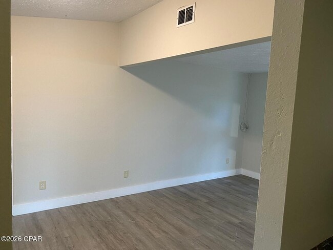 Photo - 6615 Enzor St