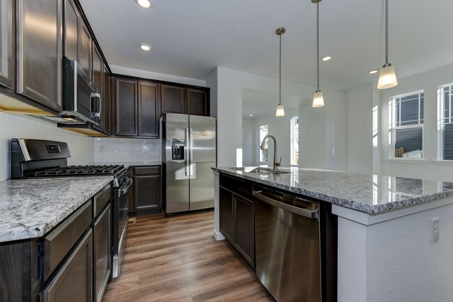 Building Photo - Beautiful 4 bed, 3 bath Townhome with 2 car garage ready for move in!