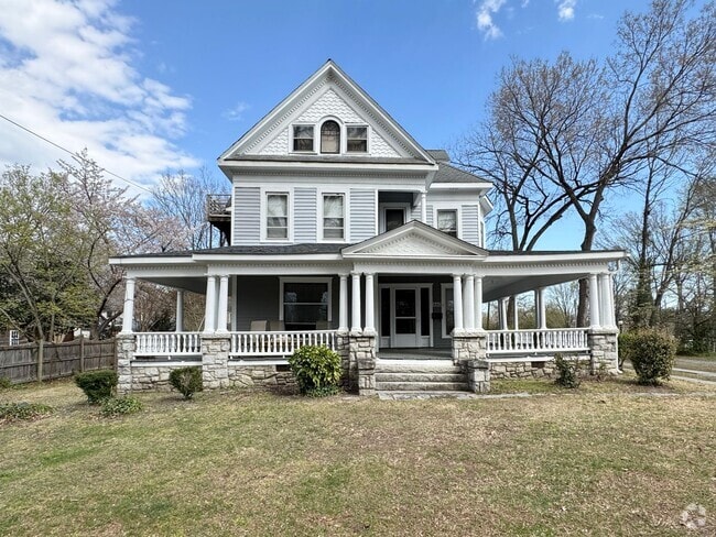 Building Photo - 1 Bedroom Unit in Dunleath Historic District Rental