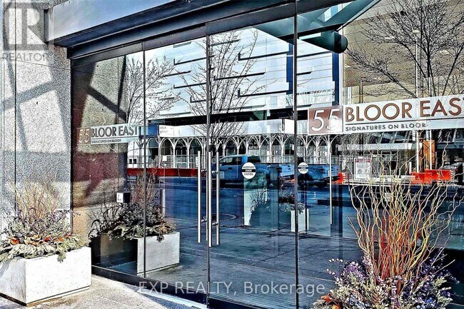 Photo - 55 Bloor St E Unit 807