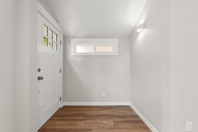 Photo - 717 W Spofford Ave Unit Apt 102