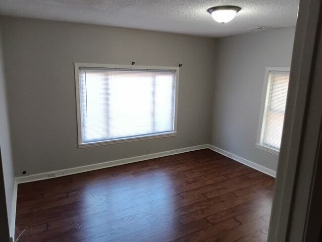 Photo - 1565 Hensley Rd E