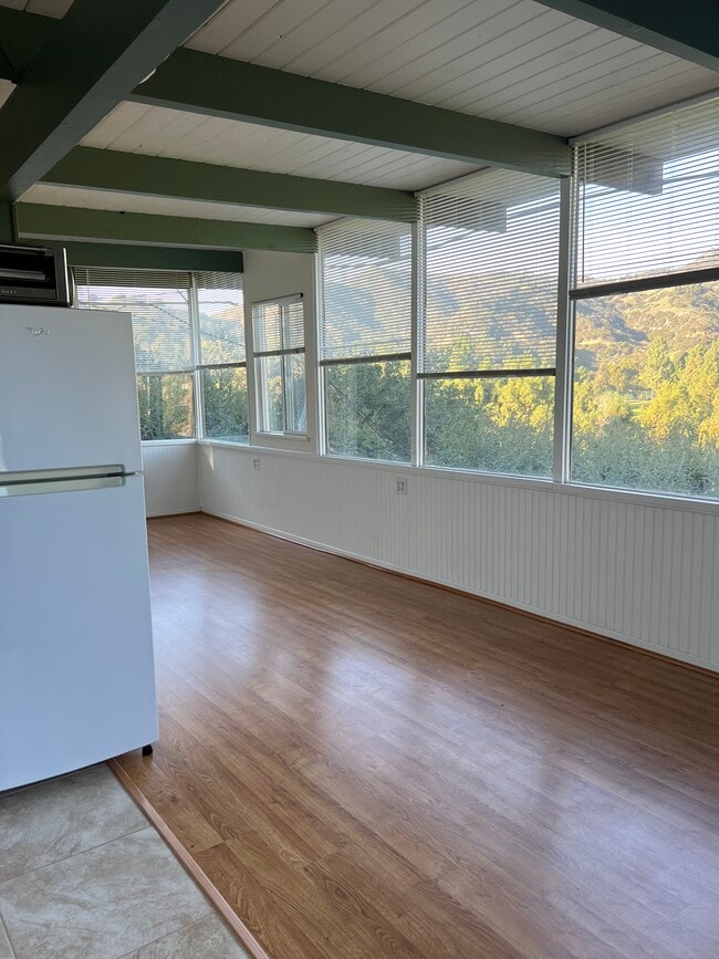 Main room - 2650 Glendower Ave Unit LOS FELIZ GUESTHOUSE