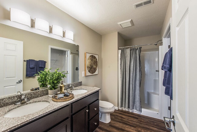 Two Beautiful Bathrooms with Lots of Storage - Redwood Mauldin