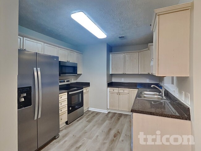 Photo - 1029 Chesire Way