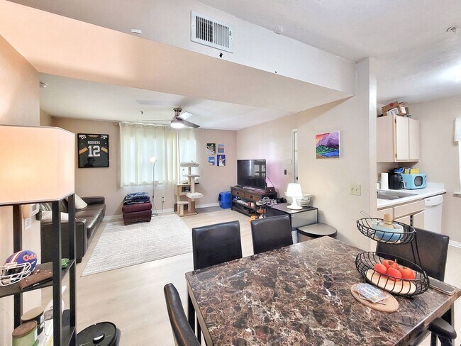 Photo - Campus Edge #708