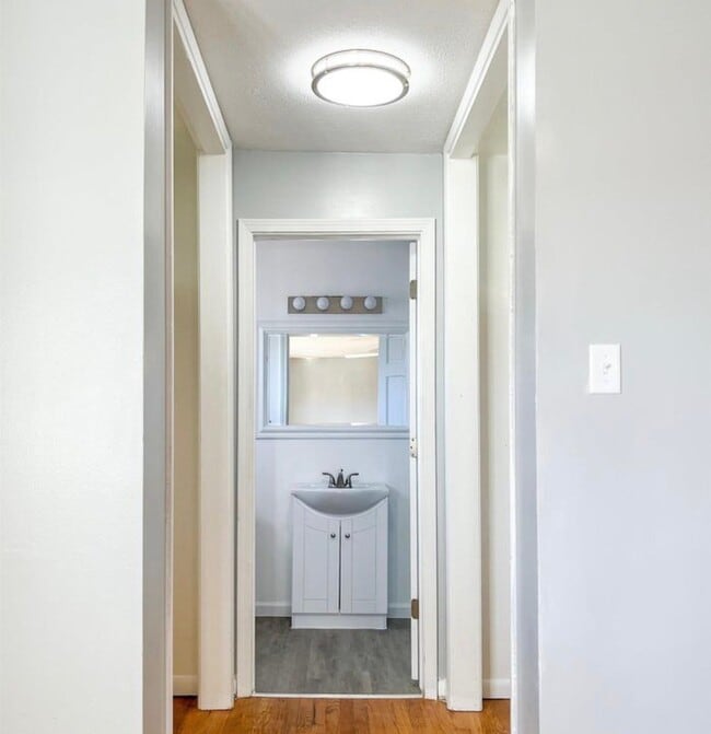 Photo - 6823 SW Knoll Ct