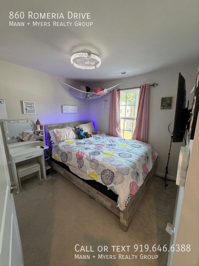 Photo - 860 Romeria Dr