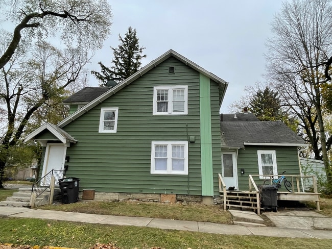 Photo - 2504 Miner St Unit 2 (upper)