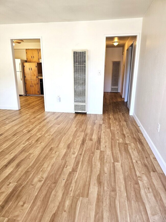 2 BRM, 1 BATH DUPLEX NEXT TO LEGION PARK, Rental House Rental in