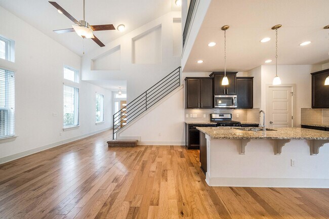 Photo - 1408 Casa Dr Townhome