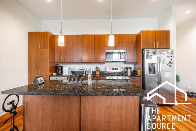 Photo - 1354 W Augusta Blvd Unit 302