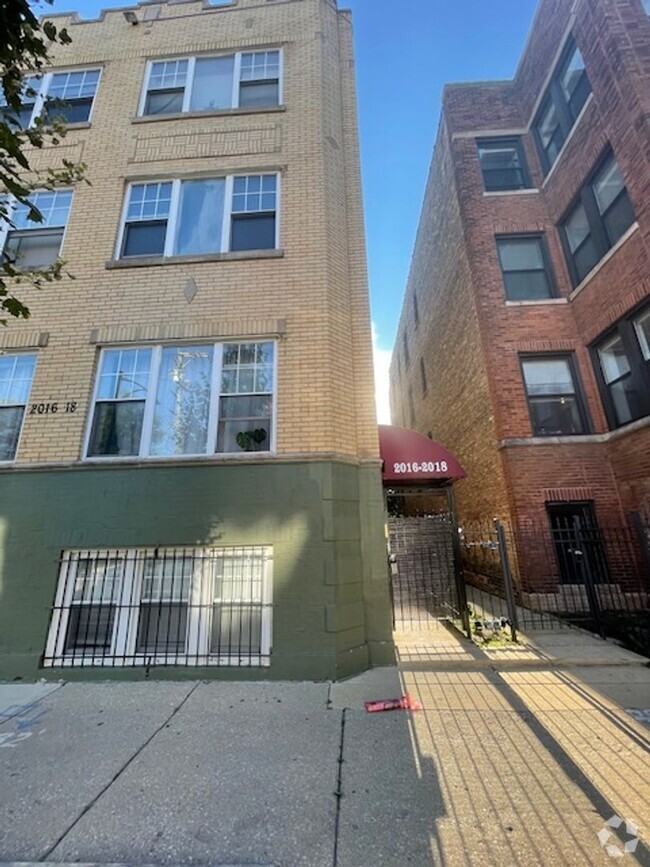 Building Photo - Charming 1-Bedroom Condo in Logan Square! Unit 2W