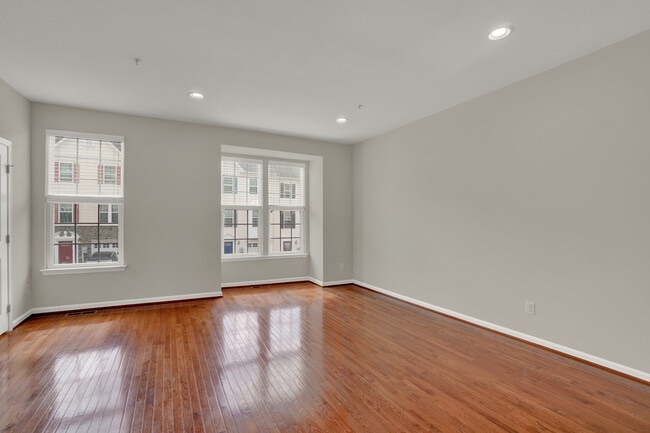 Photo - 1269 Elderslie Ln