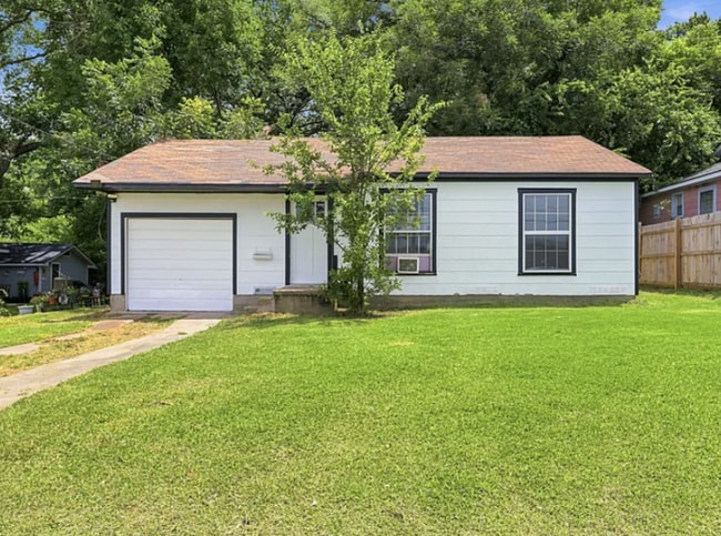 Building Photo - 607 S Austin St