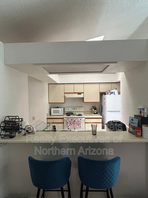 Photo - 111 E Oak Ave