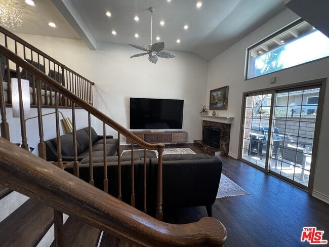 Building Photo - 7825 Seaglen Dr Unit 34