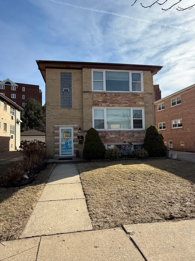 Building Photo - 8527 W Berwyn Ave Unit 2 Rental