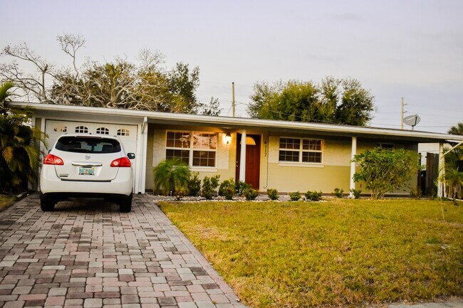 Photo - Listing Agent - Jessica Rivera - 407-735-6...