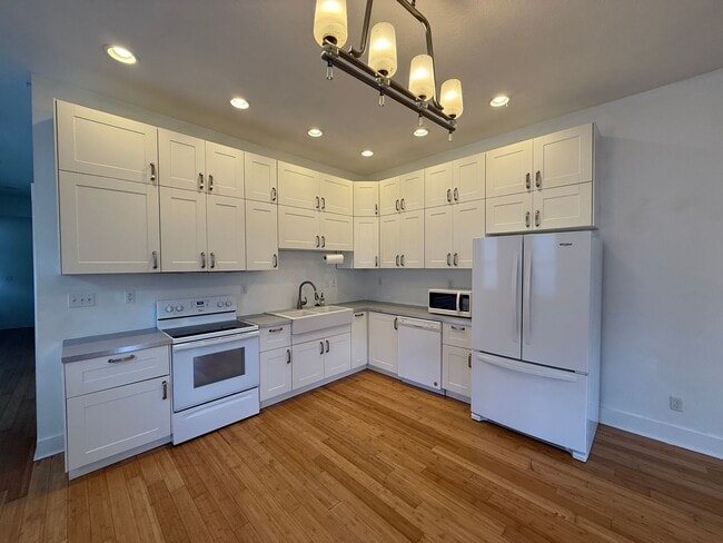 Building Photo - 3-BED 2-BATH IN SHELBY PARK W/ 3-CAR GARAGE Rental