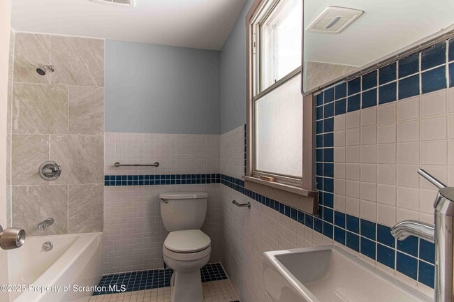 Photo - 540 N Main St