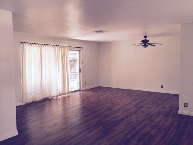 Photo - 17048 Wyandotte St