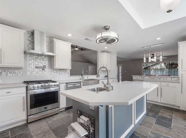 Photo - 2622 Gilliom Dr