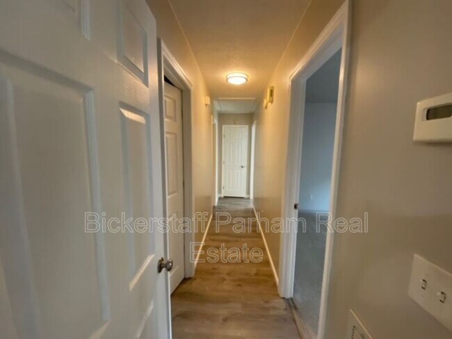 Photo - 220 Saddlebrook Trail