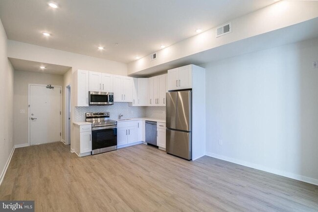 Building Photo - 1330 S Patton St Unit 204