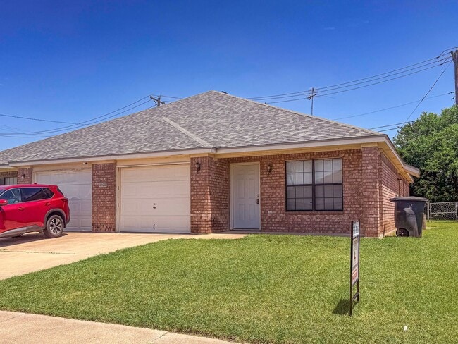 Building Photo - 3802 Hitchrock Dr Unit B