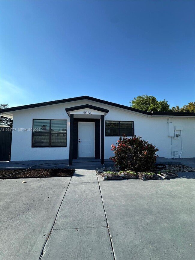 Photo - 1960 SW 68th Way