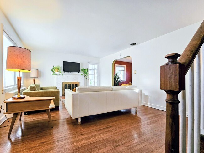 Photo - 947 Janet Ave