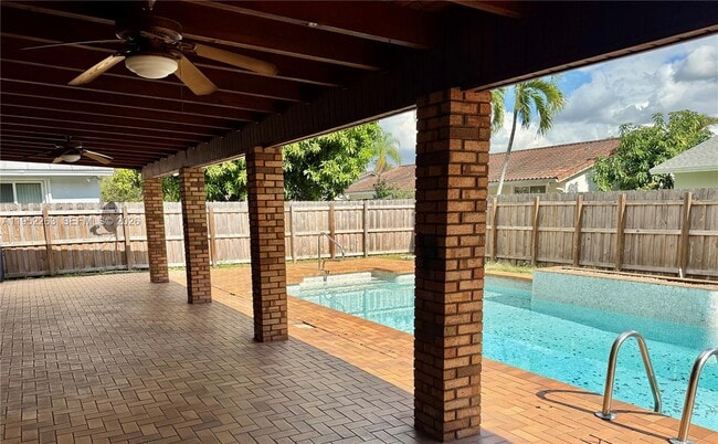 Building Photo - 11041 SW 140th Ave