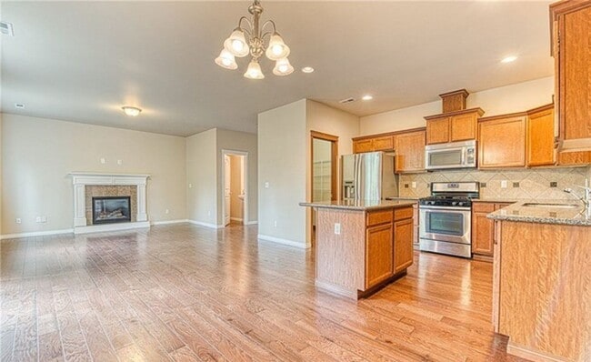 Photo - Meticulously maintained fully air conditioned 3 bedroom and 3 bath house in Serrano Community!