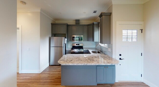 Photo - 15427 Stratford Dr